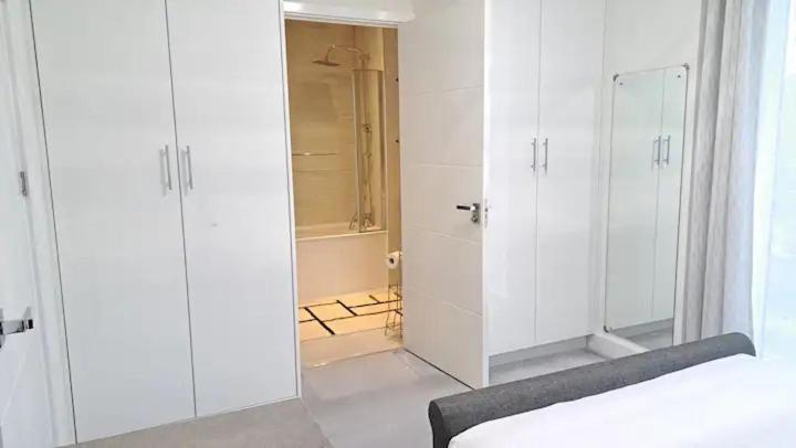 Cozy Double Room With Large En Suite Near Canary Wharf London With Amazing Views In A Shared Apartment Londres Exterior foto