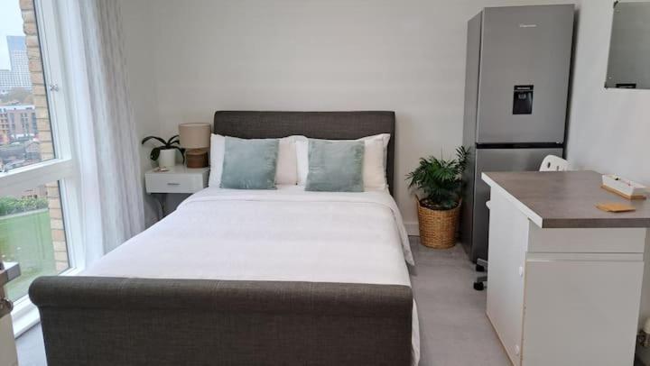 Cozy Double Room With Large En Suite Near Canary Wharf London With Amazing Views In A Shared Apartment Londres Exterior foto