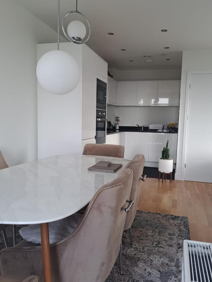 Cozy Double Room With Large En Suite Near Canary Wharf London With Amazing Views In A Shared Apartment Londres Exterior foto