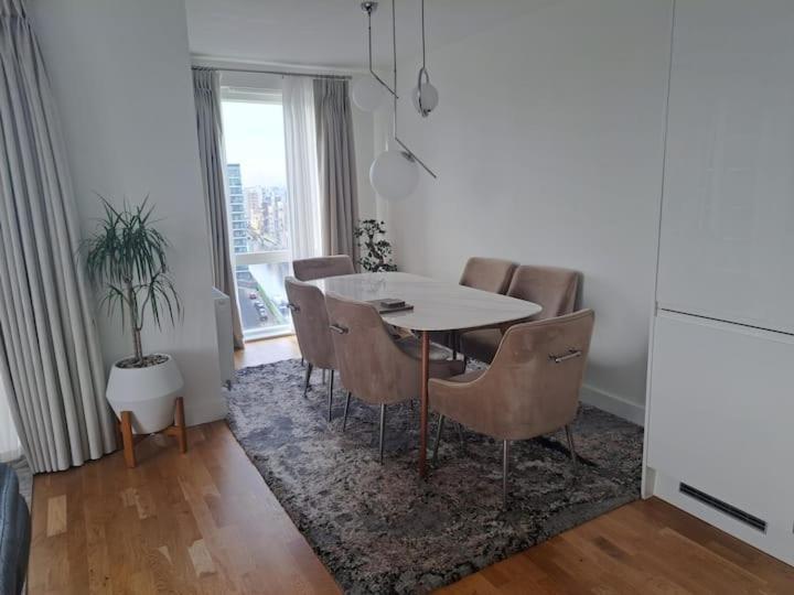 Cozy Double Room With Large En Suite Near Canary Wharf London With Amazing Views In A Shared Apartment Londres Exterior foto