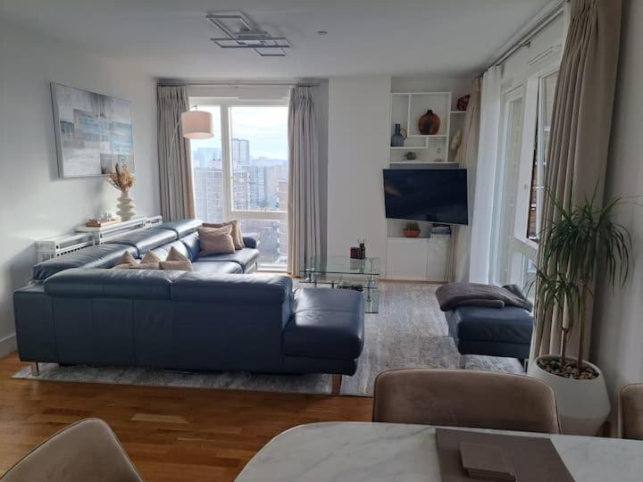 Cozy Double Room With Large En Suite Near Canary Wharf London With Amazing Views In A Shared Apartment Londres Exterior foto