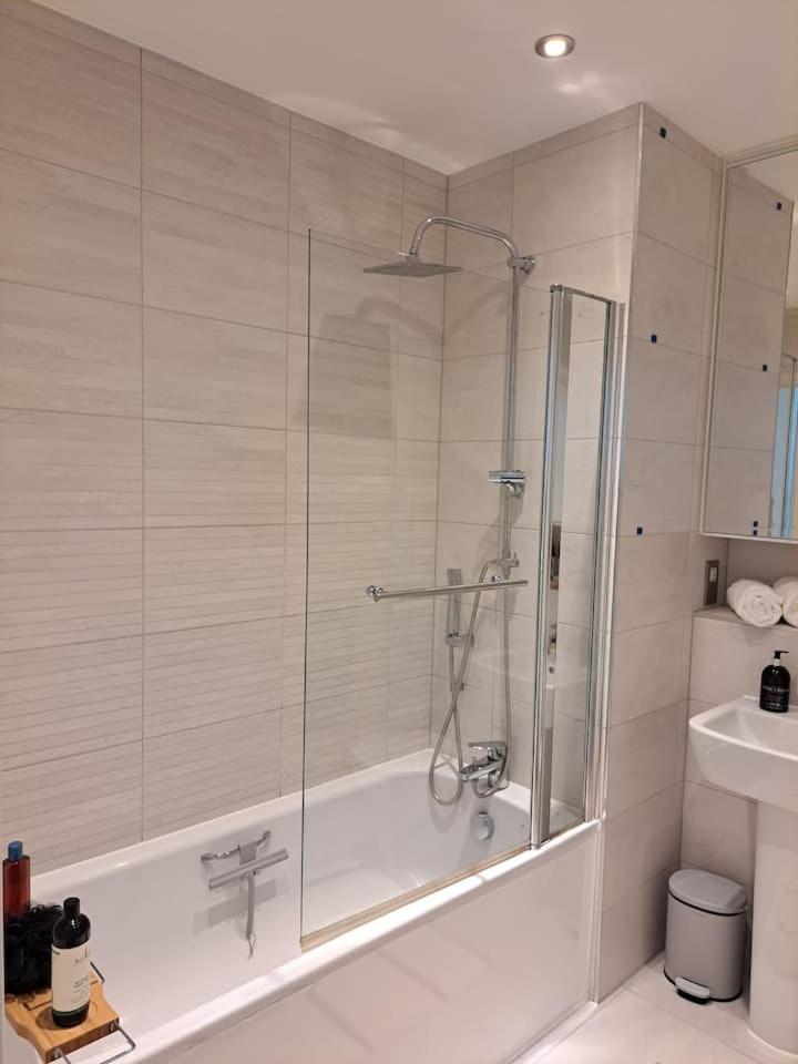 Cozy Double Room With Large En Suite Near Canary Wharf London With Amazing Views In A Shared Apartment Londres Exterior foto