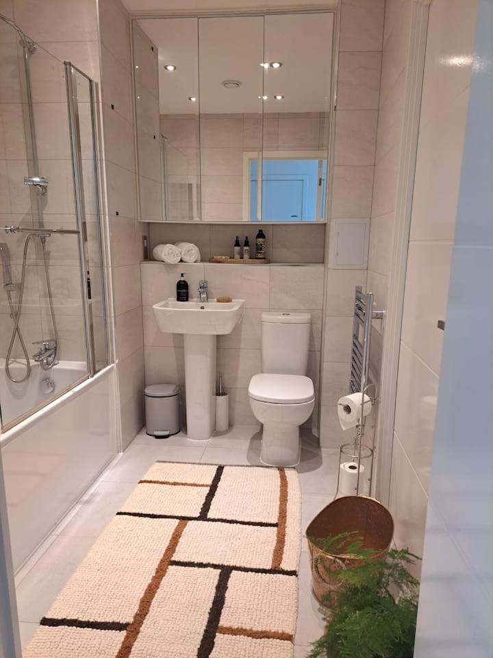 Cozy Double Room With Large En Suite Near Canary Wharf London With Amazing Views In A Shared Apartment Londres Exterior foto